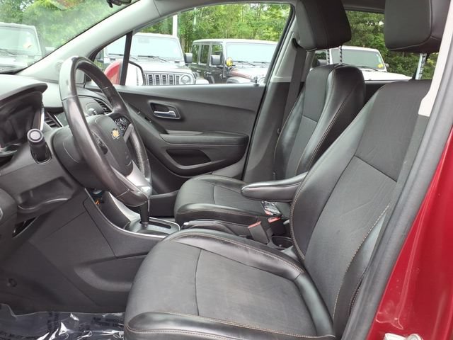 Used 2020 Chevrolet Trax LT w/ Driver Confidence Package AWD/4WD image 9