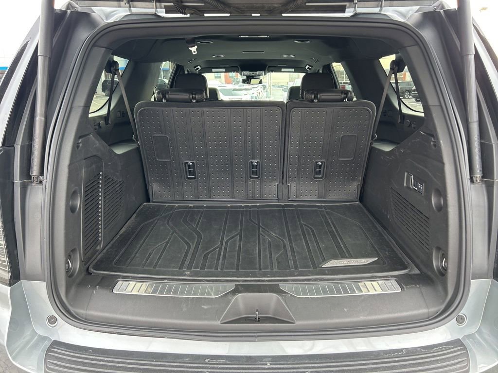 Used 2025 Chevrolet Suburban RST w/ Comfort Package AWD/4WD image 45