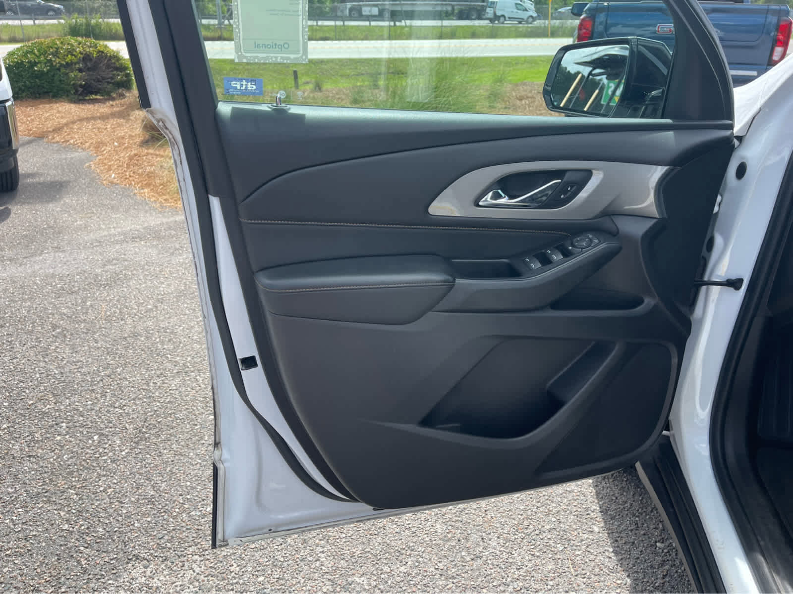 Used 2018 Chevrolet Traverse LS FWD image 11