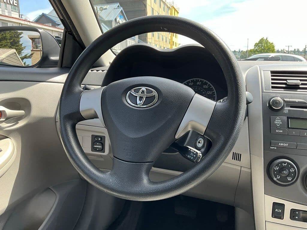 Used 2011 Toyota Corolla LE FWD image 17
