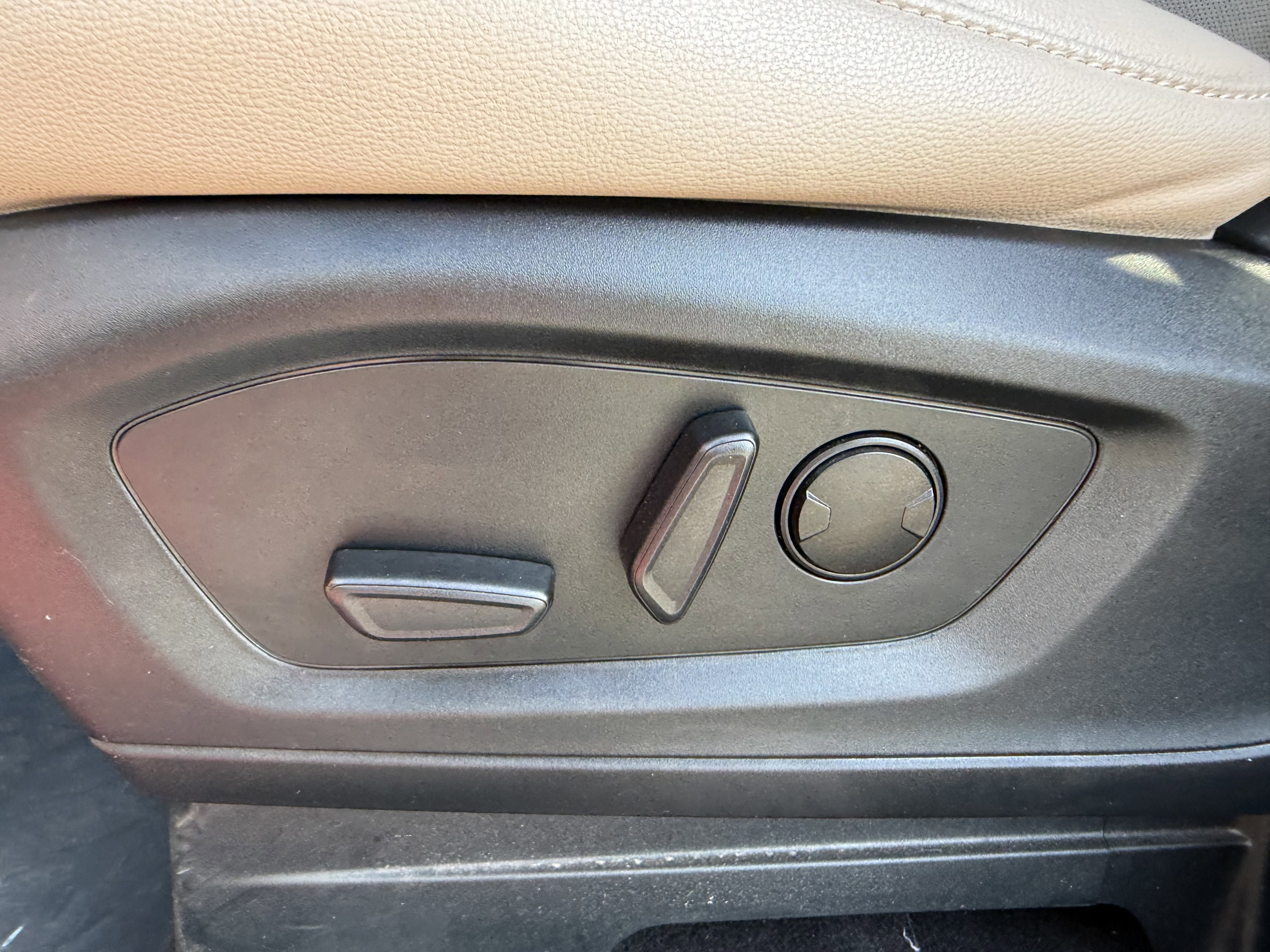 Used 2024 Ford Explorer Limited RWD image 16