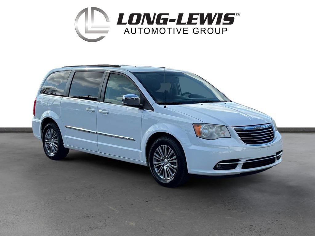 Used 2014 Chrysler Town & Country Touring-L FWD image 10