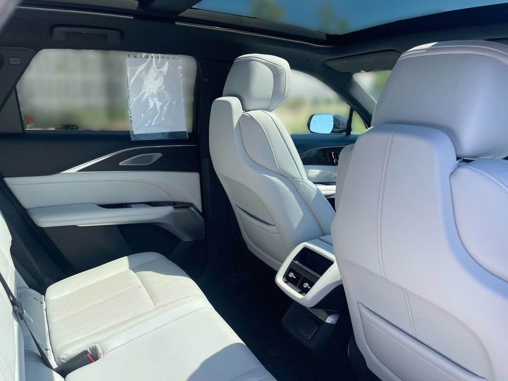 Certified 2024 Cadillac Lyriq Luxury AWD/4WD image 28