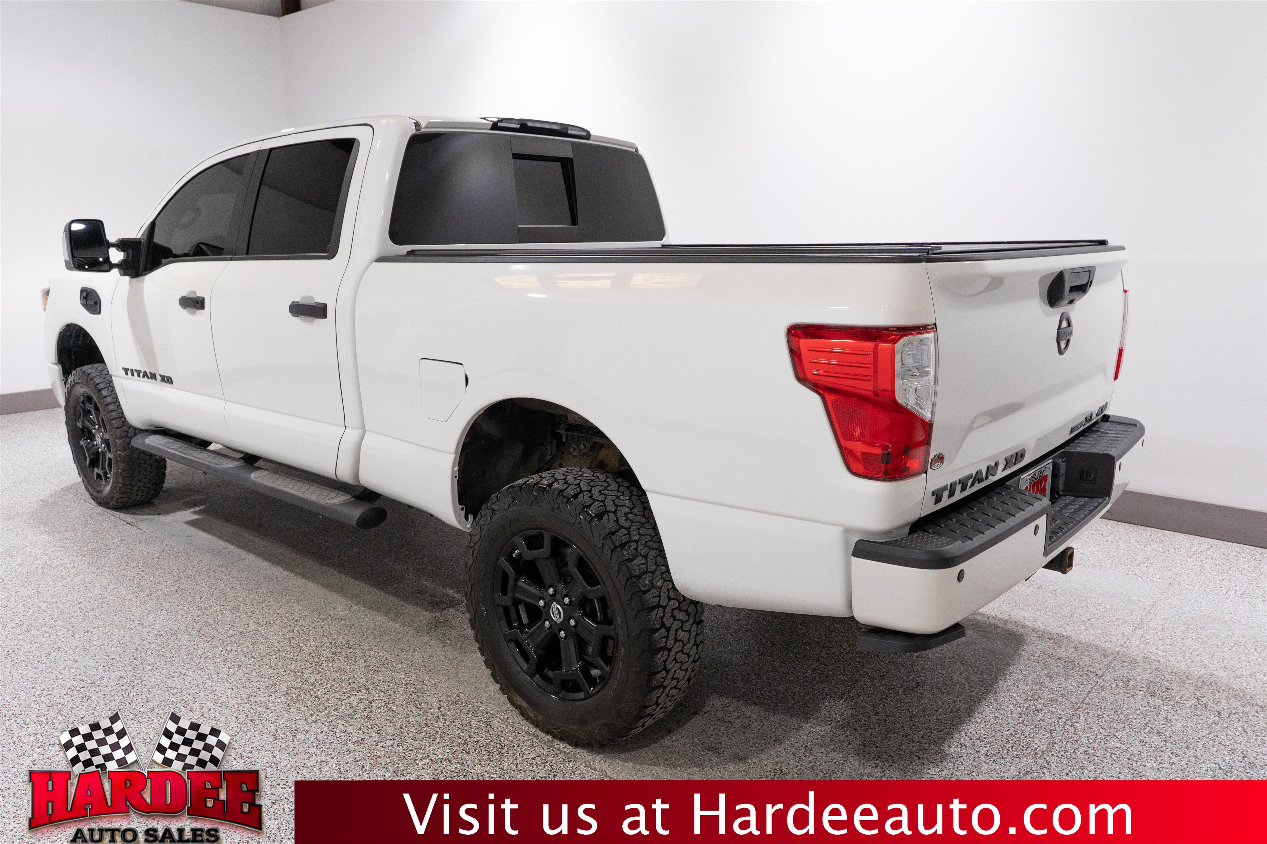 Used 2019 Nissan Titan SL w/ Midnight Edition AWD/4WD image 3