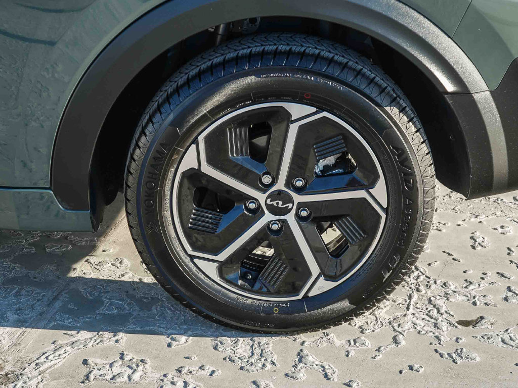 Used 2025 Kia Niro EX FWD image 11