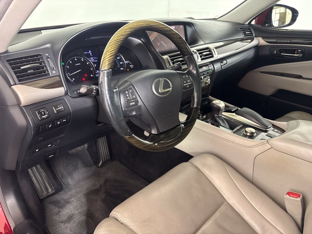 Used 2015 Lexus LS 460 w/ Comfort Package RWD image 23