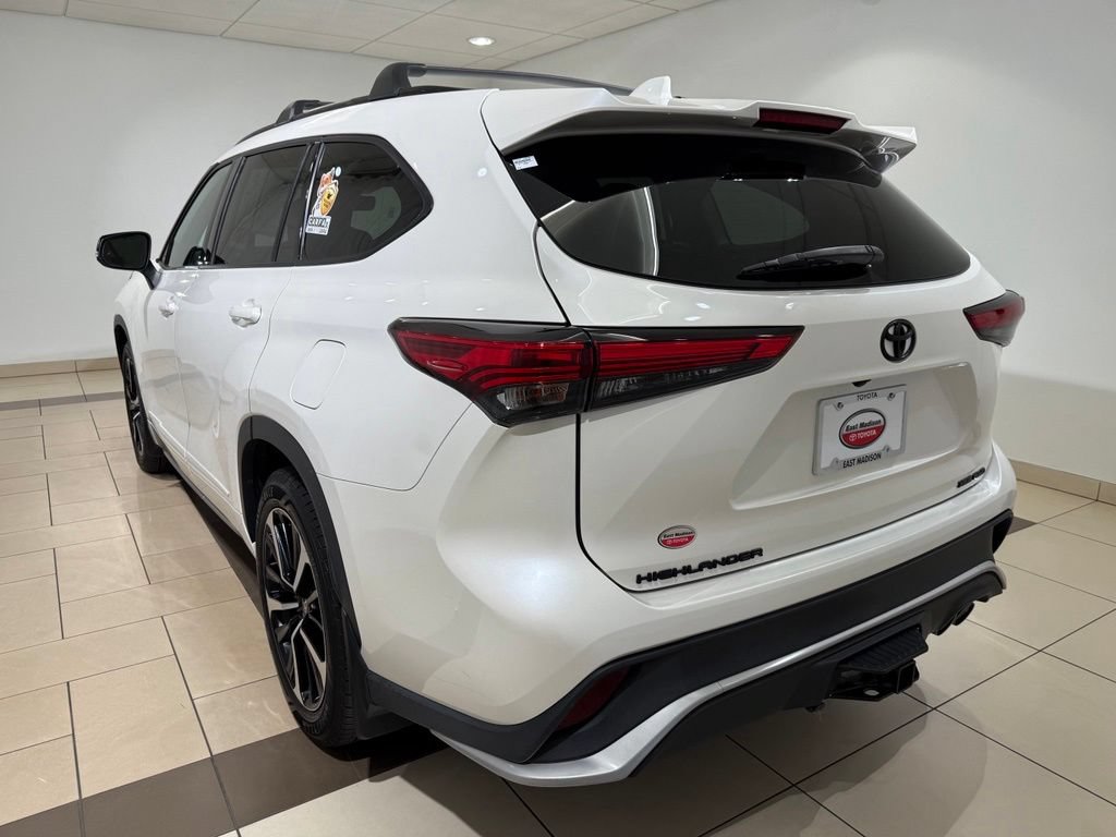 Certified 2021 Toyota Highlander XSE AWD/4WD image 3