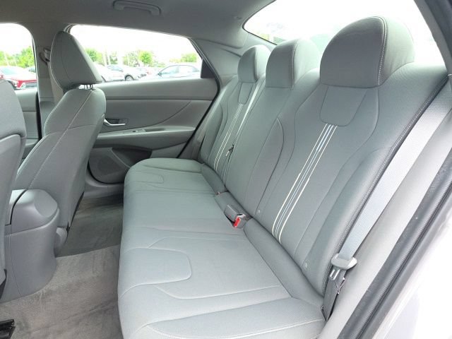 Used 2023 Hyundai Elantra SEL FWD image 6