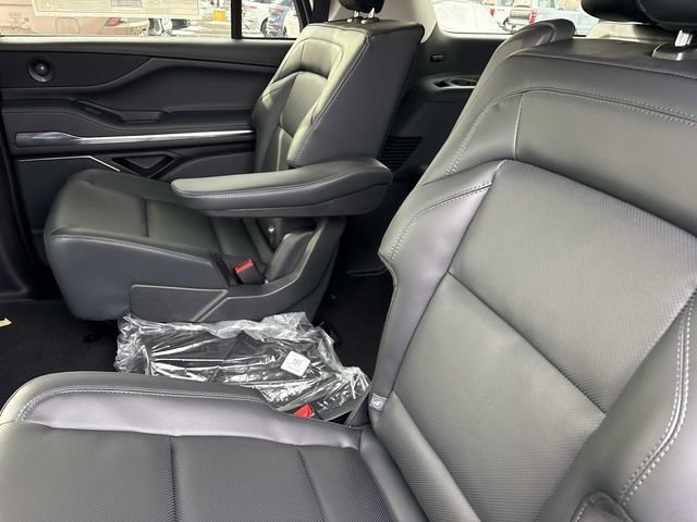 New 2026 Lincoln Navigator L Premier image 18