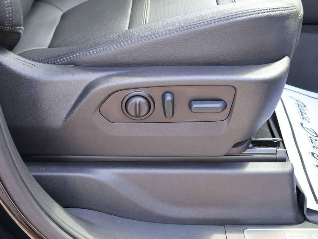 Used 2022 GMC Sierra 3500 Denali AWD/4WD image 9