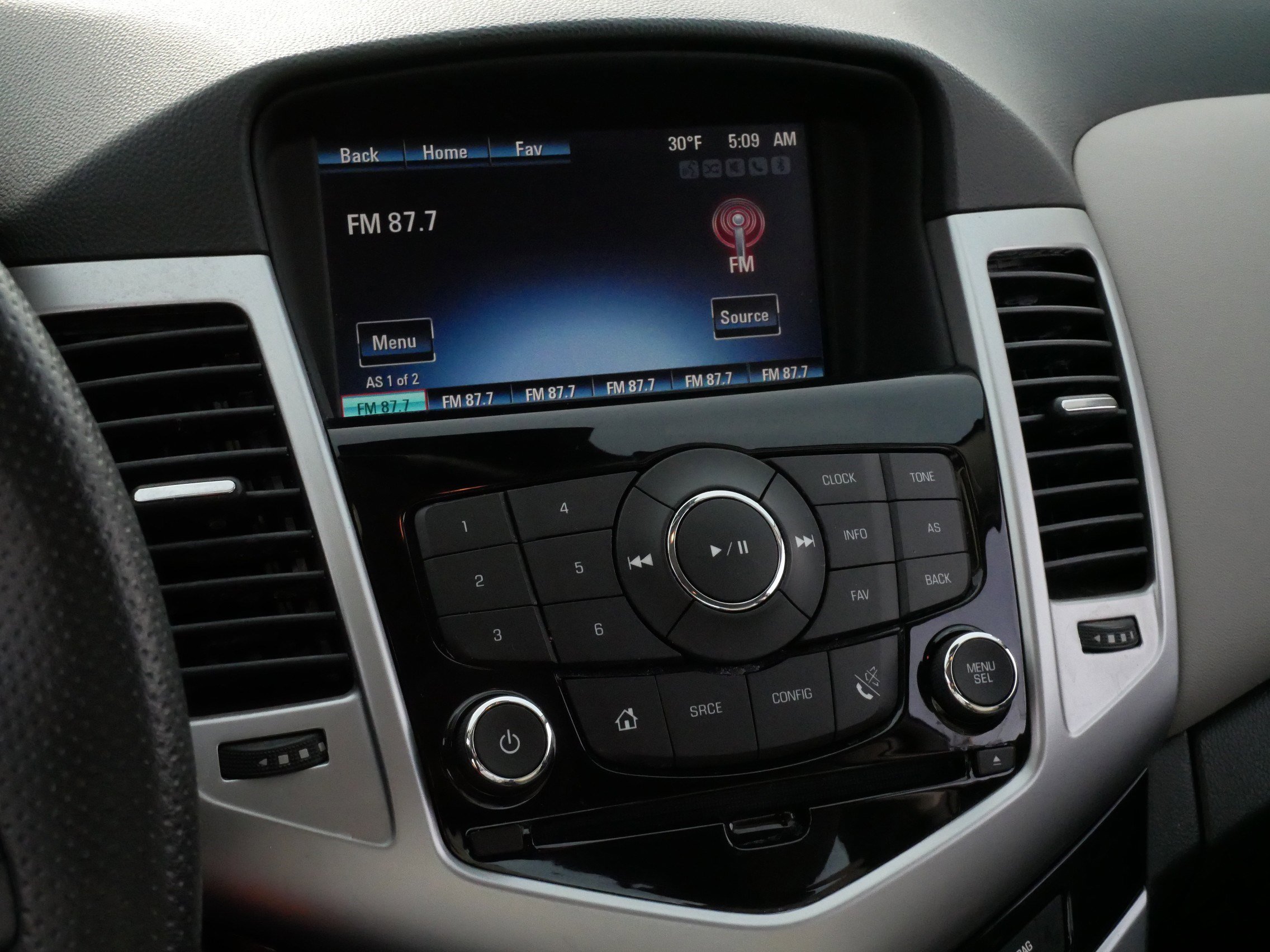 Used 2015 Chevrolet Cruze LT image 23