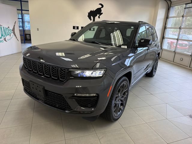 Used 2025 Jeep Grand Cherokee Summit AWD/4WD image 4