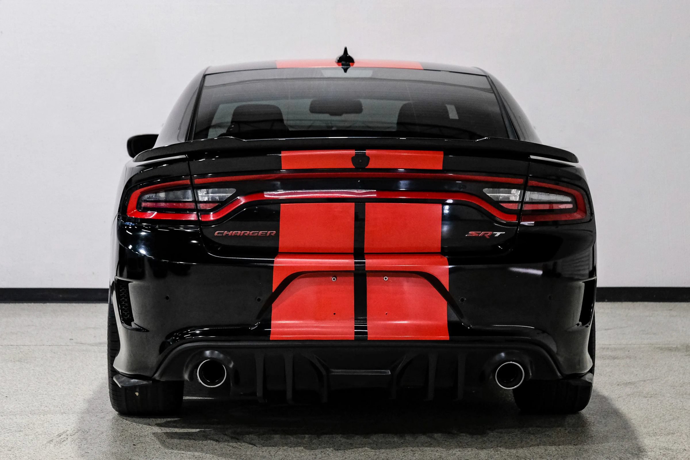 Used 2016 Dodge Charger SRT w/ Harman/Kardon Audio Group RWD image 7