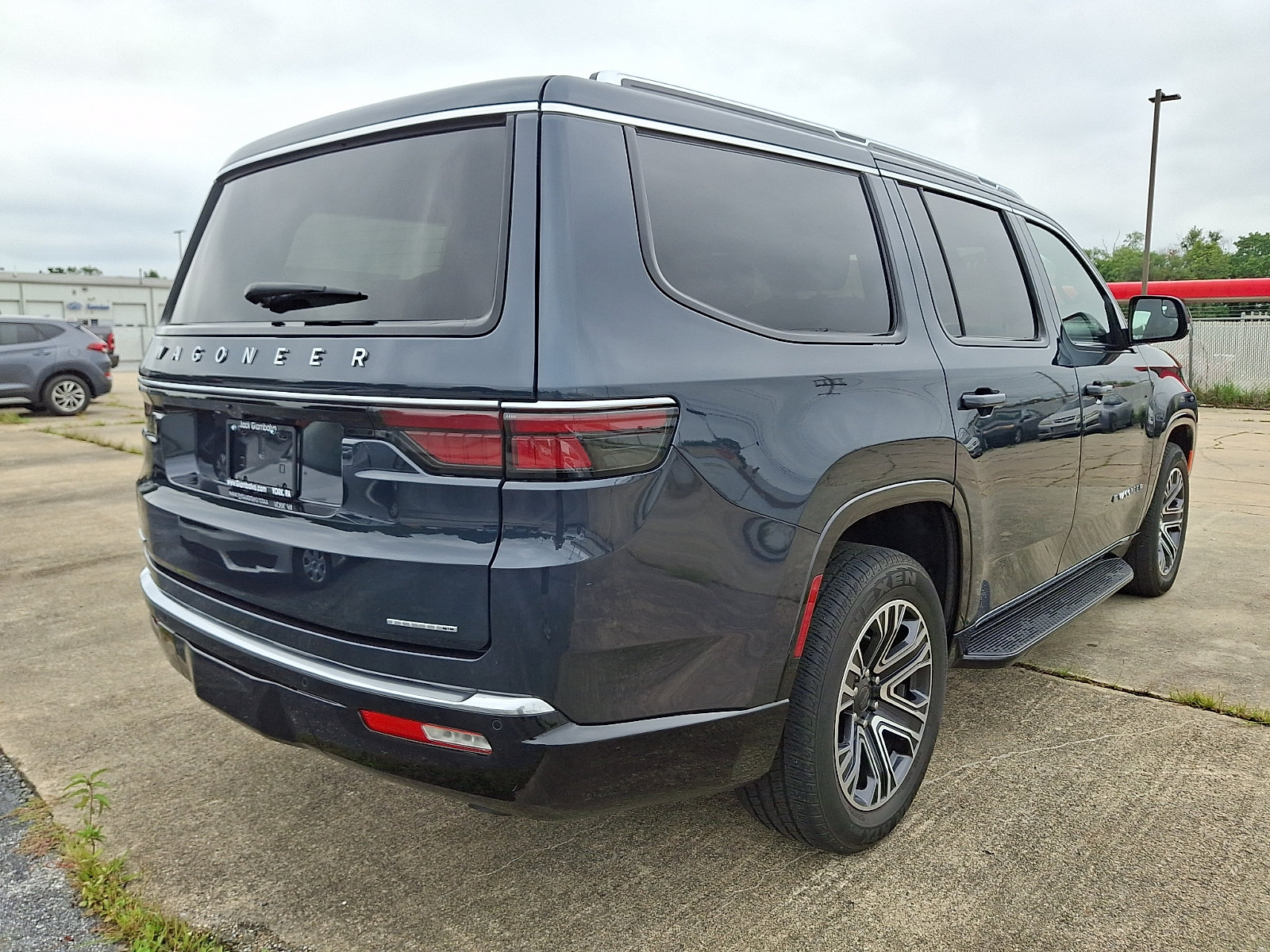Used 2023 Jeep Wagoneer Series II AWD/4WD image 10
