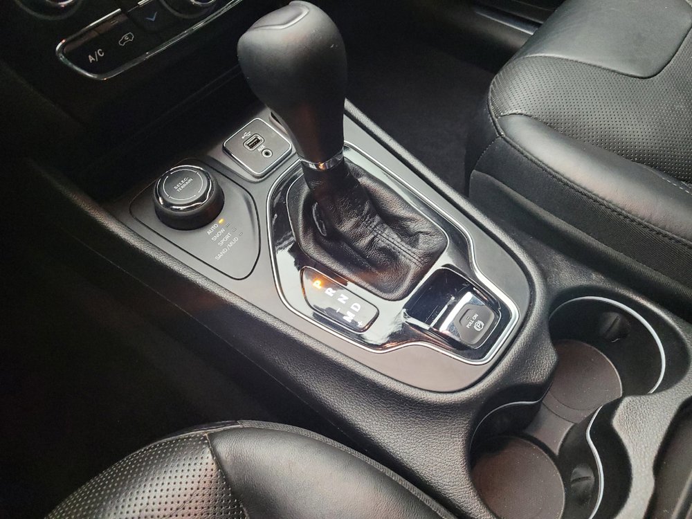 Used 2019 Jeep Cherokee Limited image 26