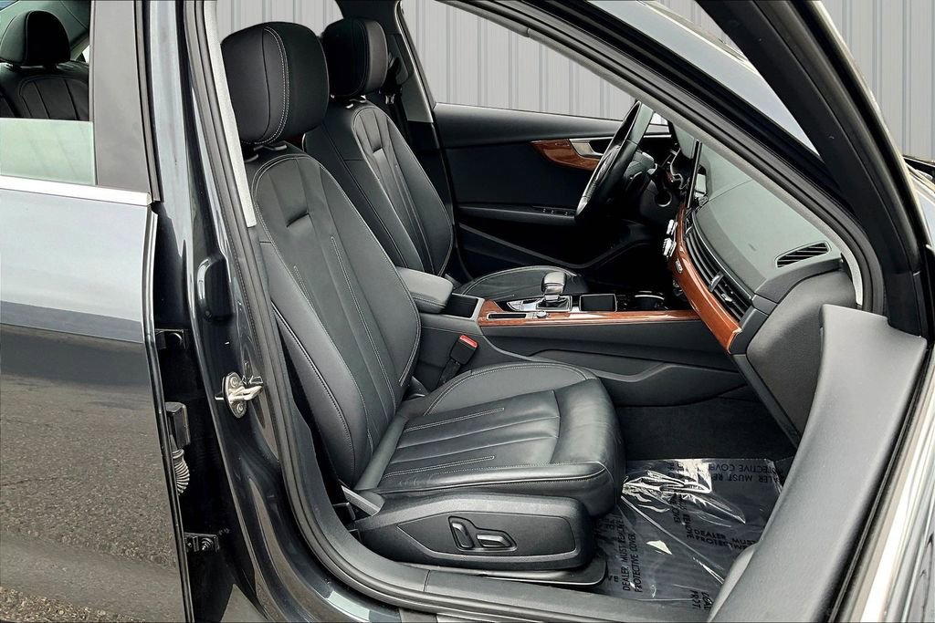 Used 2023 Audi A4 2.0T Premium w/ Convenience Package image 29