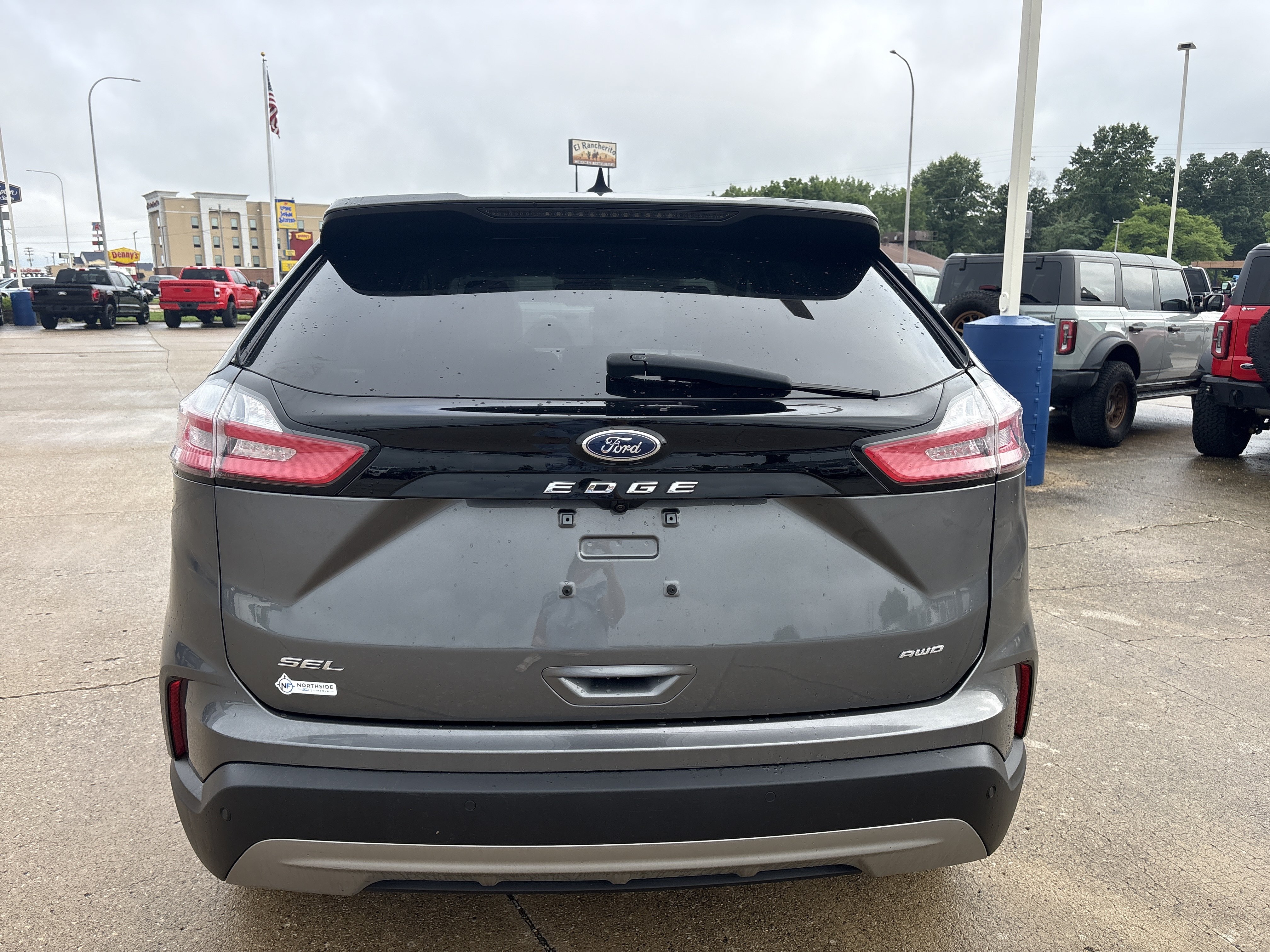 Used 2024 Ford Edge SEL w/ Convenience Package AWD/4WD image 4