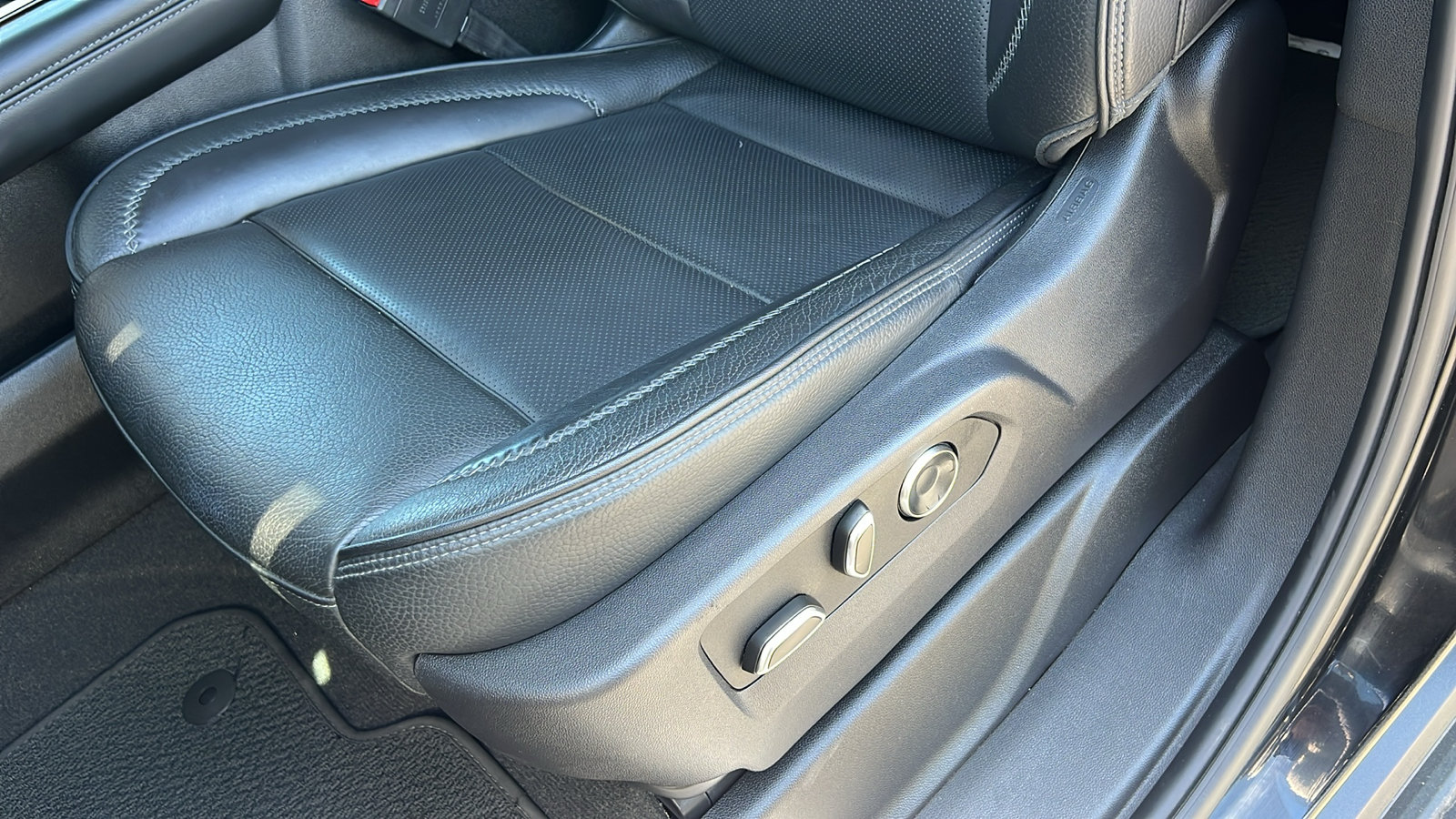 Certified 2025 GMC Yukon XL Denali AWD/4WD image 23