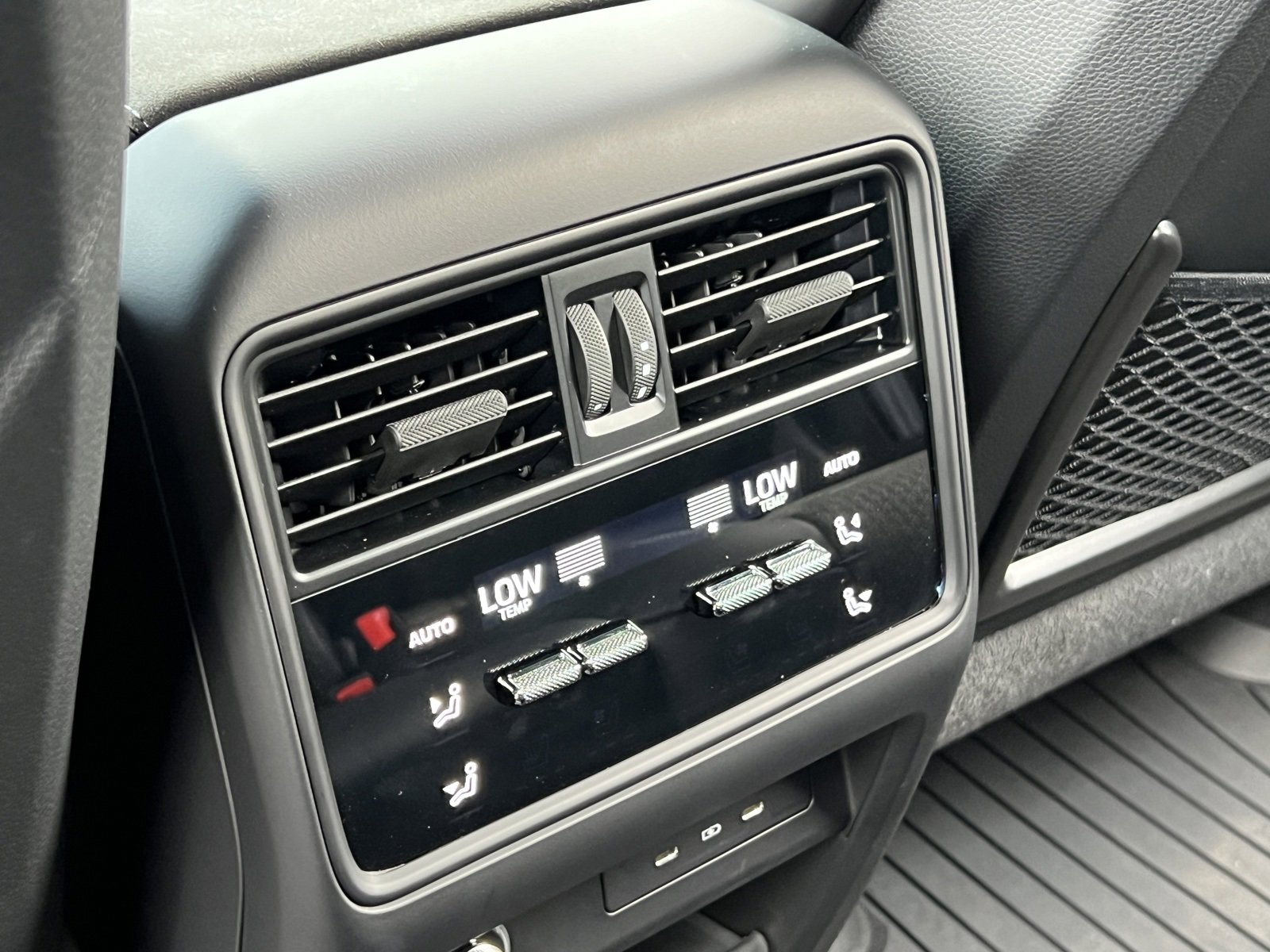 Certified 2025 Porsche Cayenne GTS image 18