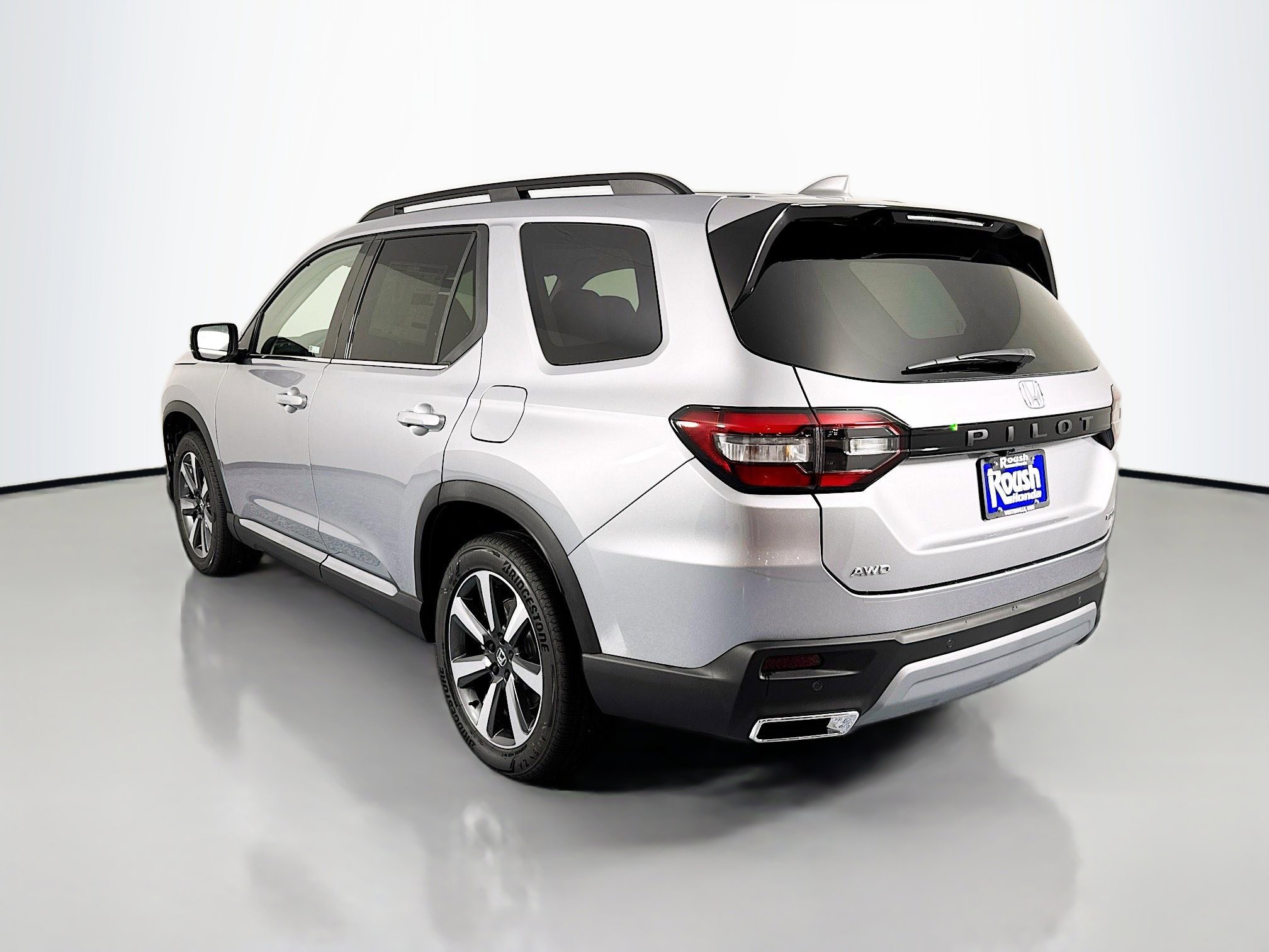 New 2025 Honda Pilot Touring image 7