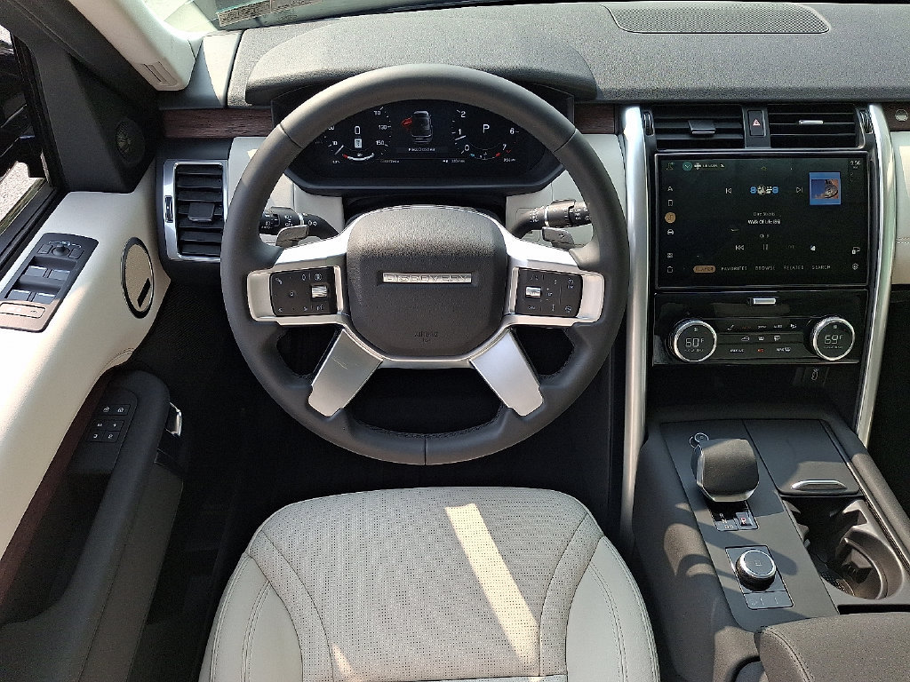 Certified 2026 Land Rover Discovery S AWD/4WD image 11