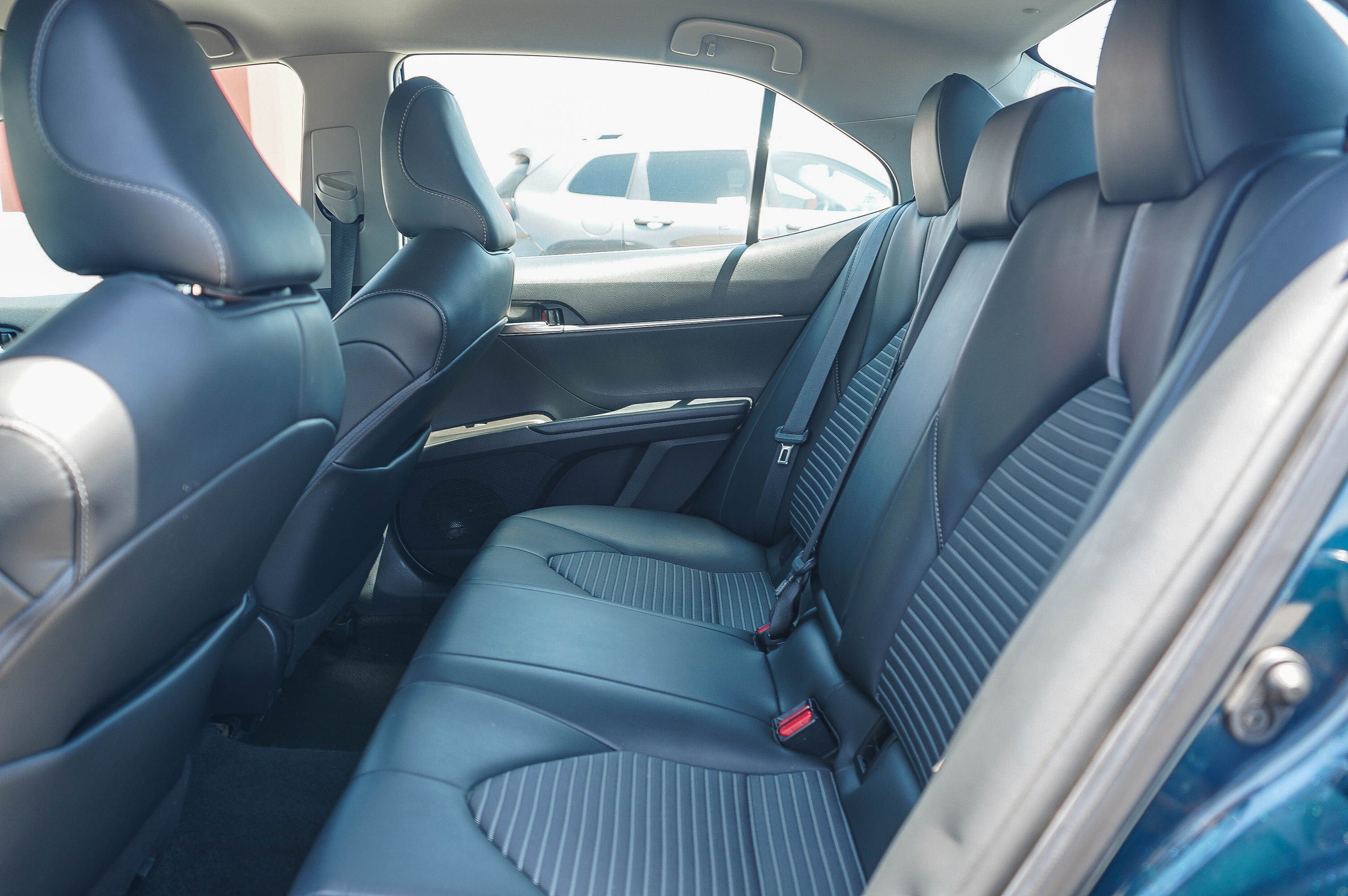 Used 2021 Toyota Camry SE w/ Carpet Mat Package (TMS) FWD image 18