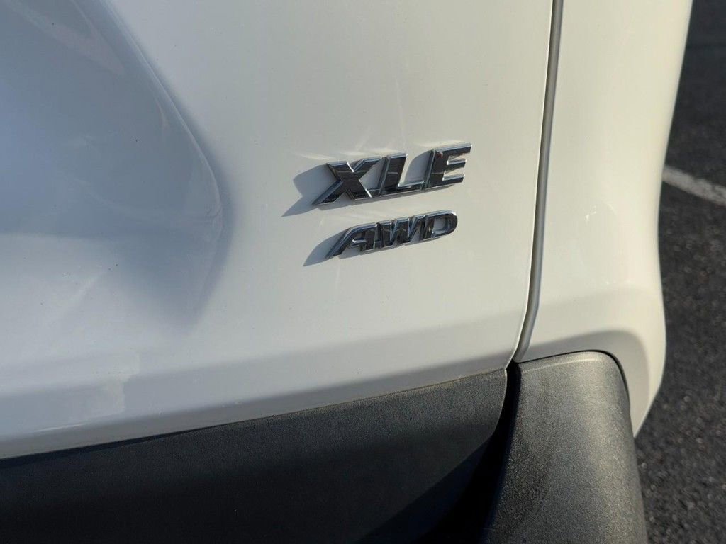 Certified 2021 Toyota RAV4 XLE w/ Carpet Mat Package (TMS) image 4