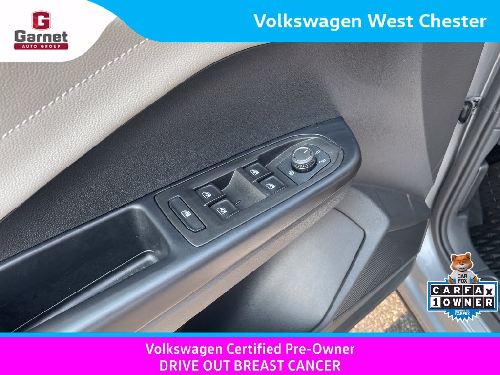 Certified 2025 Volkswagen Taos SEL AWD/4WD image 12
