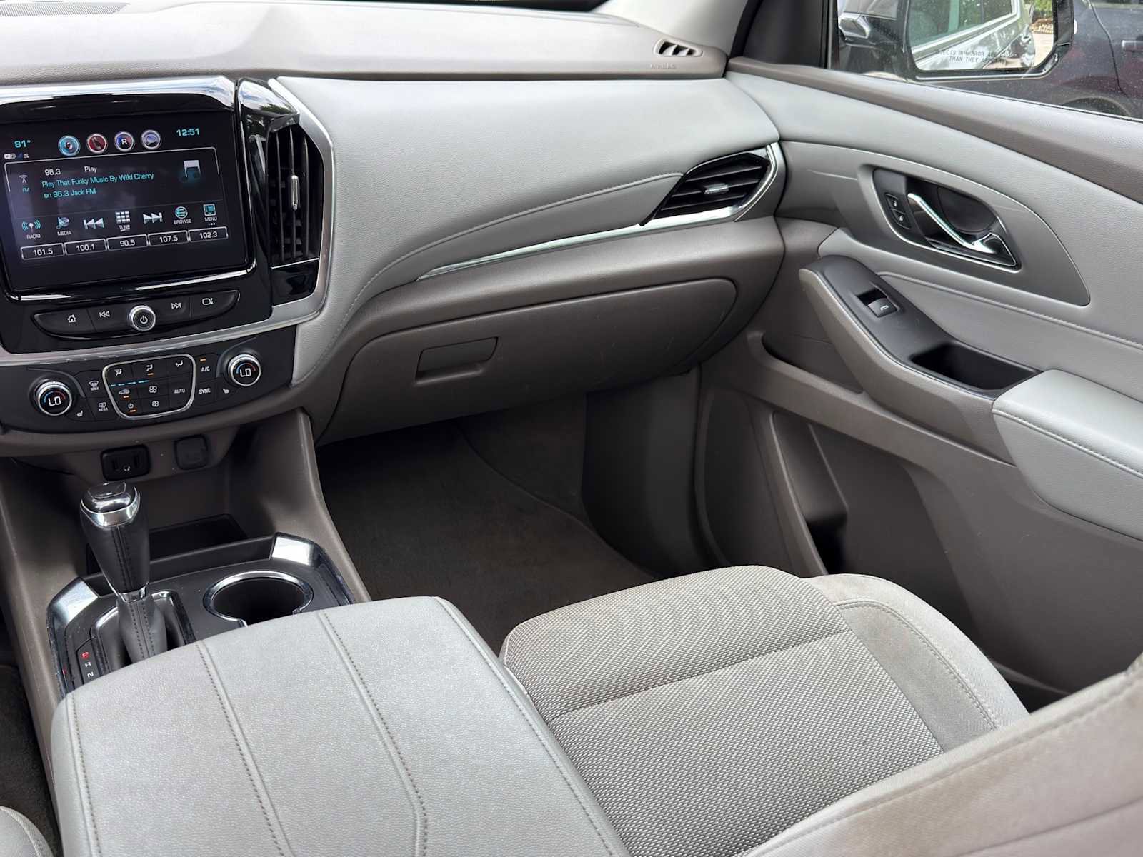 Used 2019 Chevrolet Traverse LT FWD image 21