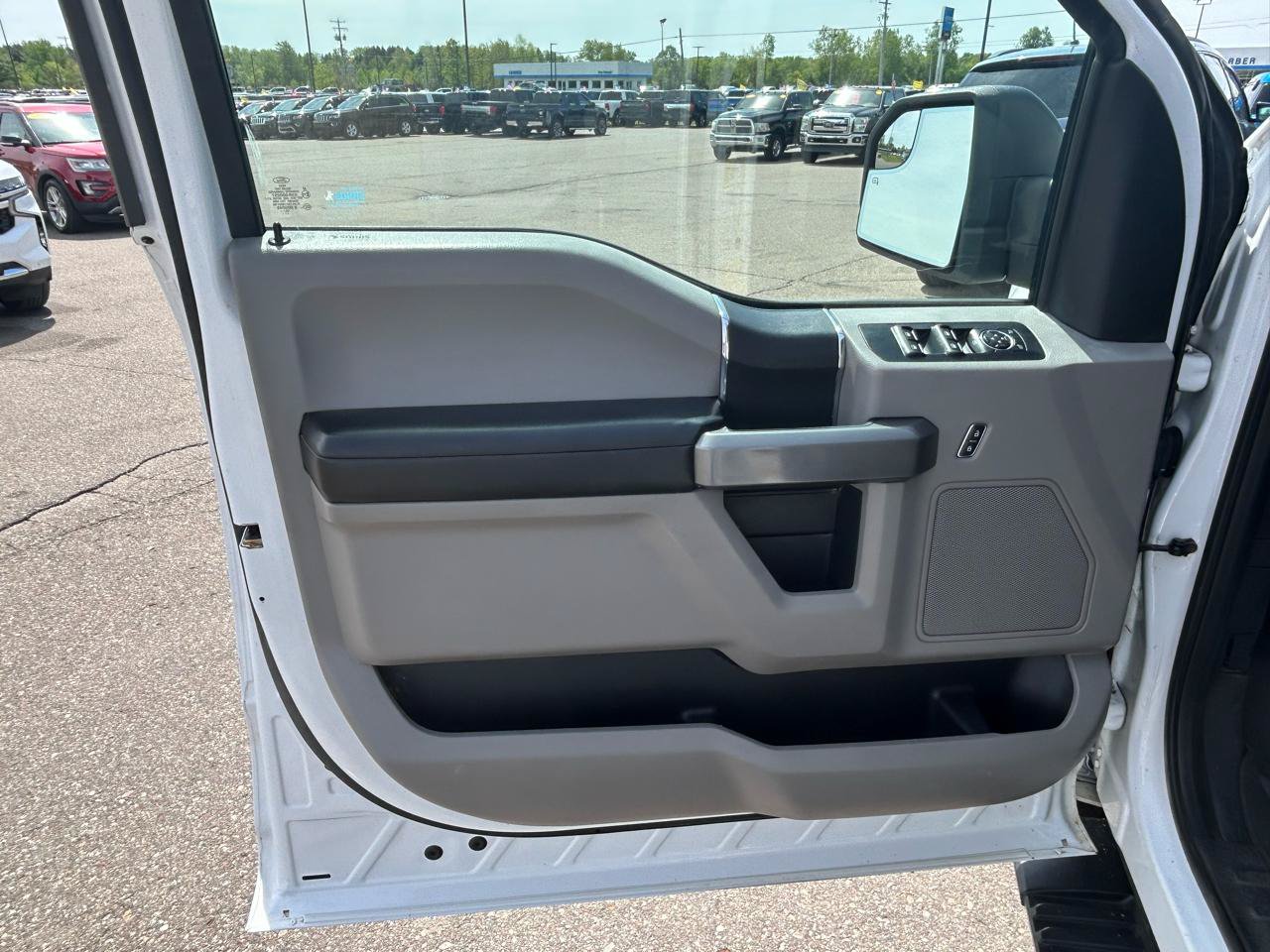 Used 2017 Ford F150 XLT w/ Equipment Group 301A Mid AWD/4WD image 14
