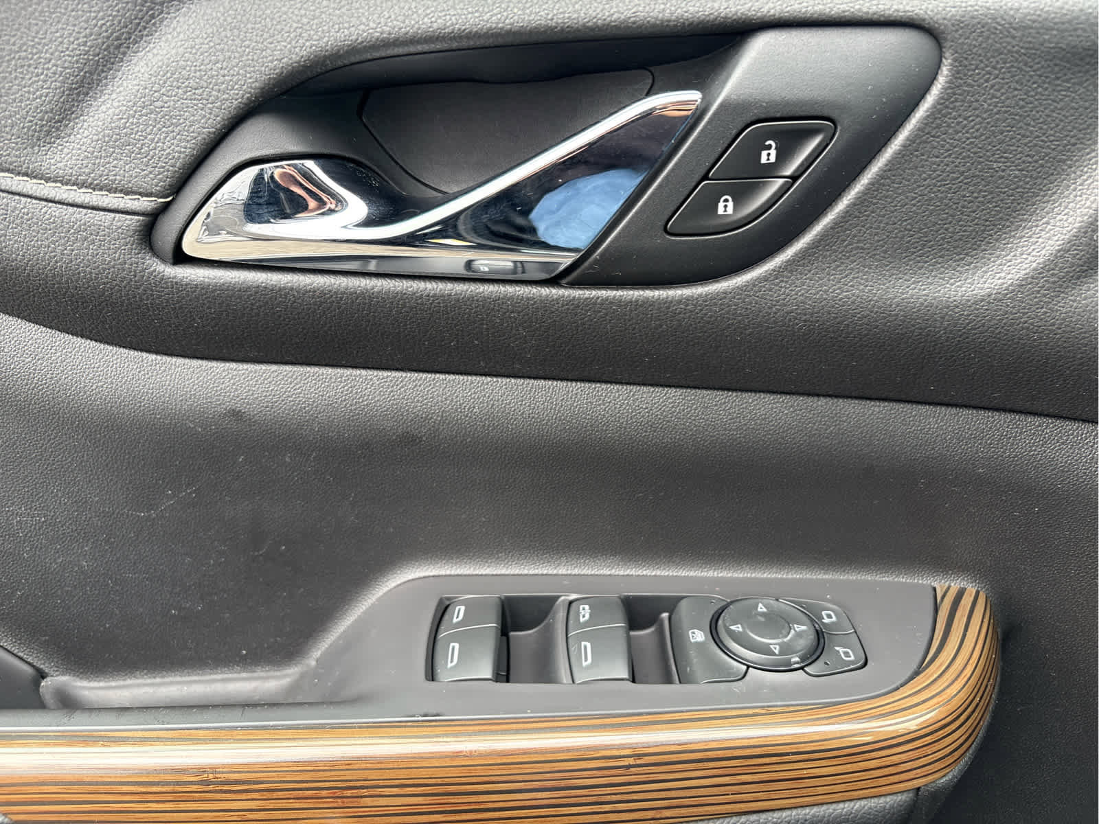 Used 2021 GMC Acadia SLE image 30