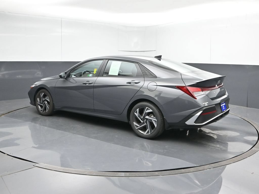 Certified 2025 Hyundai Elantra Sport FWD image 3