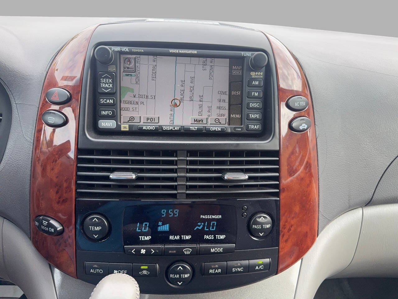 Used 2004 Toyota Sienna XLE w/ XLE Pkg 19 FWD image 38