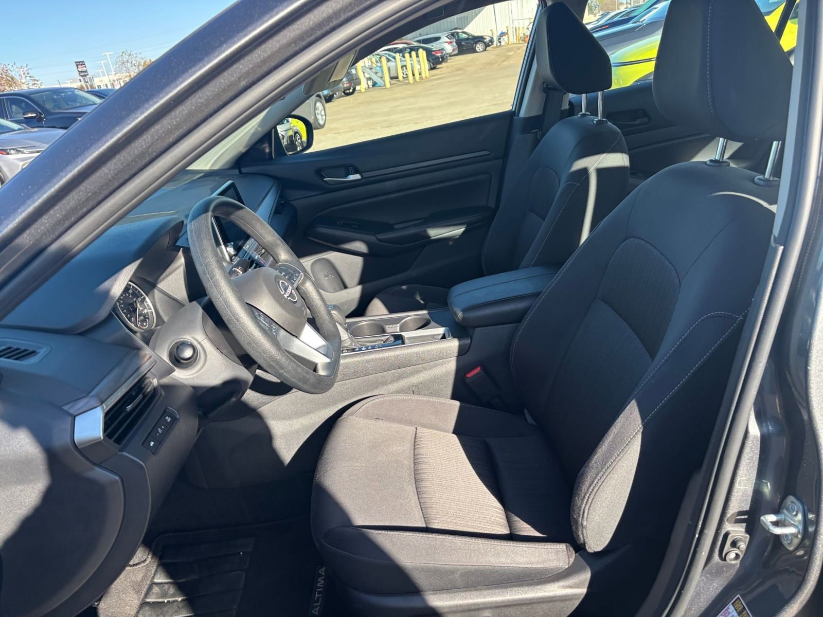 Used 2025 Nissan Altima 2.5 SV FWD image 21