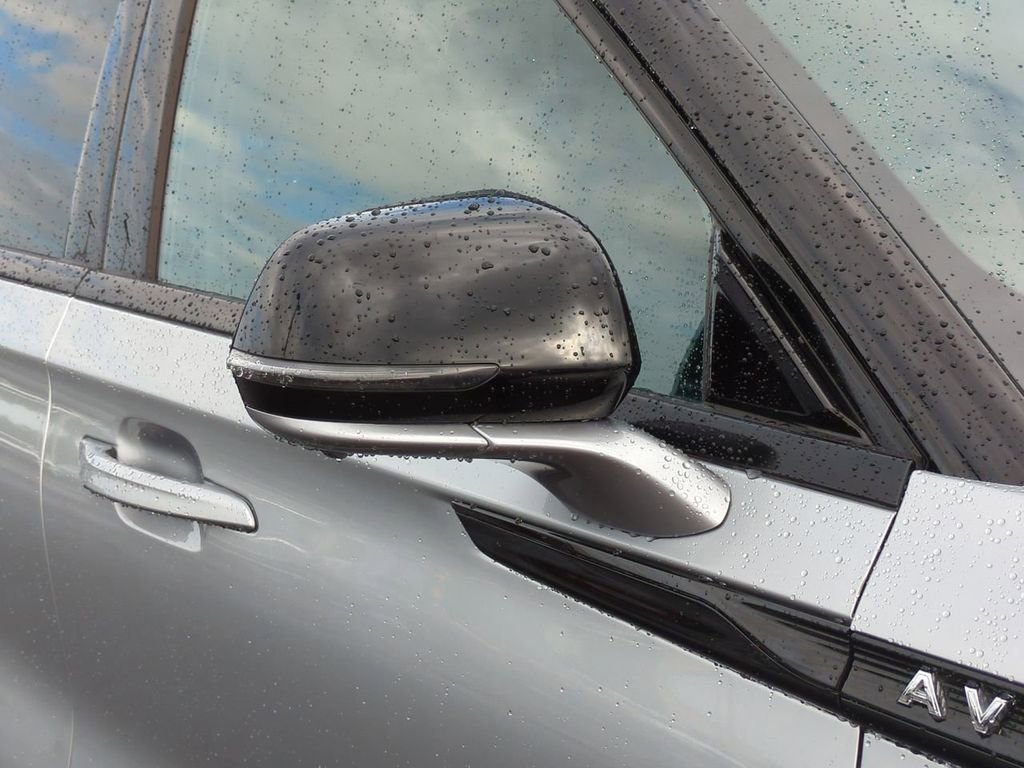 Used 2023 Lincoln Aviator Reserve w/ Equipment Group 201A image 11