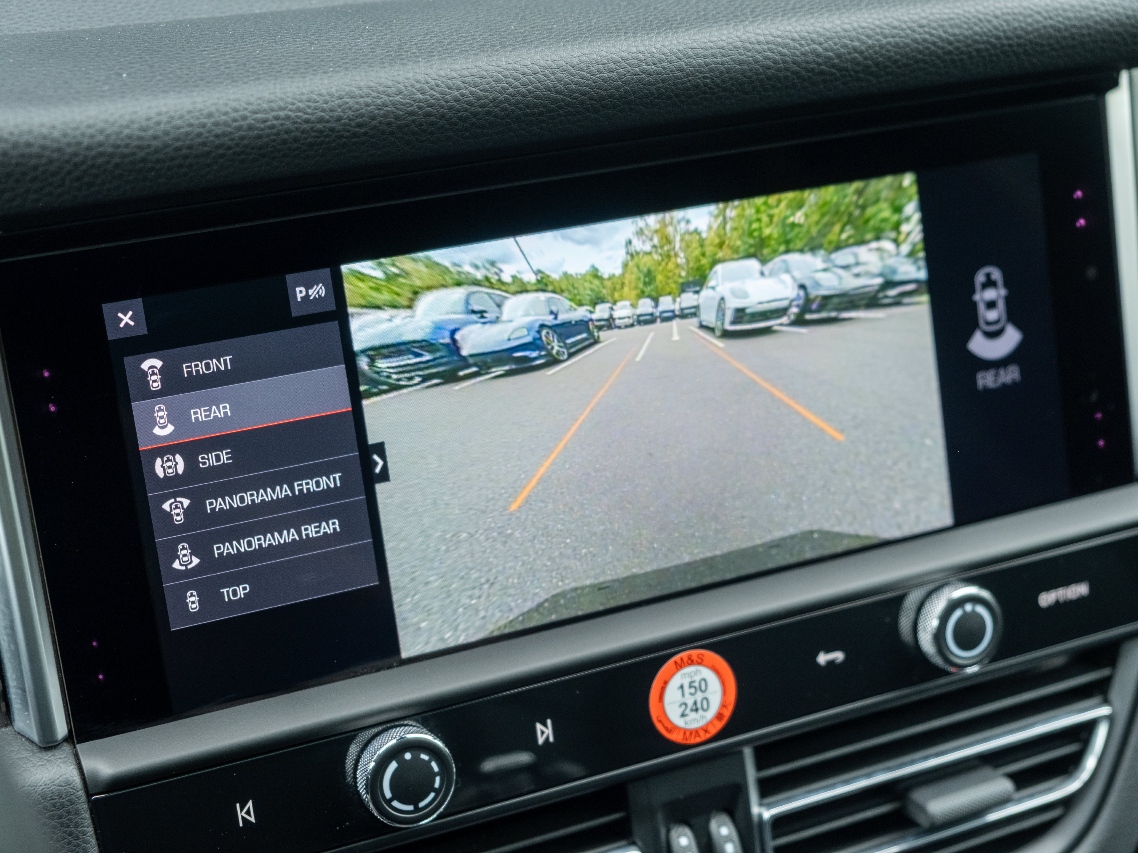 Certified 2023 Porsche Macan AWD/4WD image 28