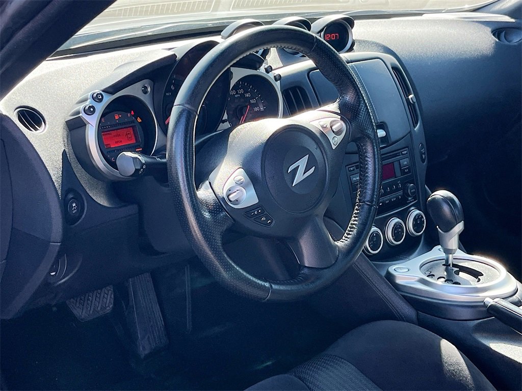 Used 2017 Nissan 370Z Base image 9
