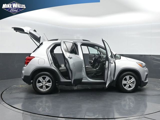 Used 2018 Chevrolet Trax LT w/ LT Convenience Package FWD image 27