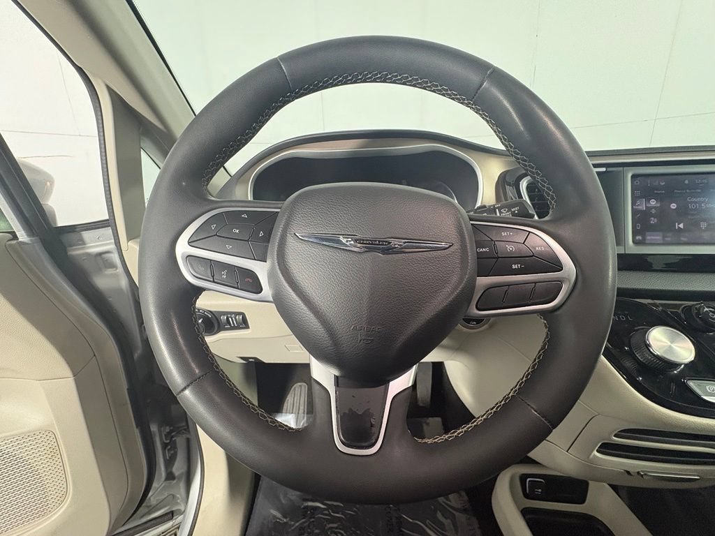 Used 2022 Chrysler Voyager LX FWD image 13
