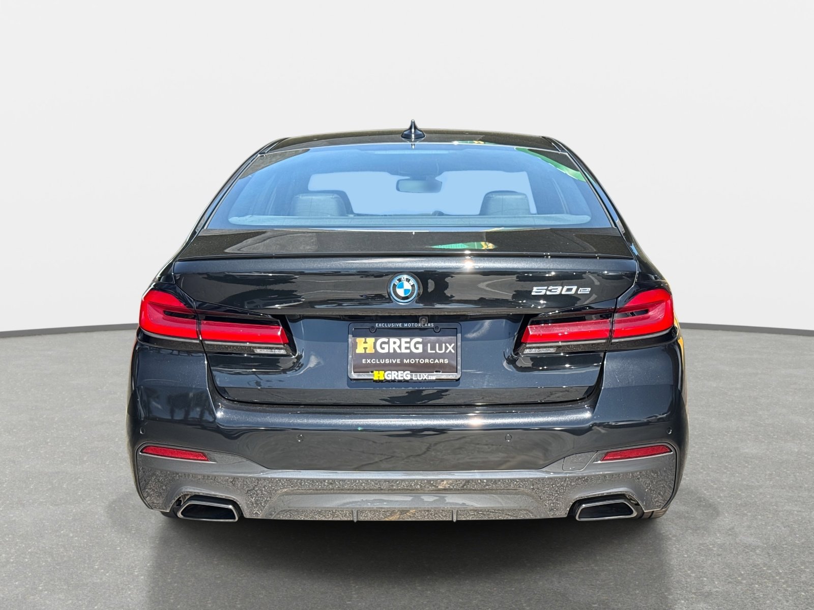 Used 2023 BMW 530e w/ M Sport Package image 4