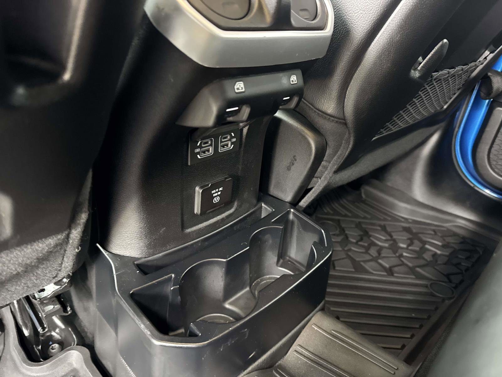 Used 2024 Jeep Wrangler Unlimited Sahara w/ Safety Group image 20