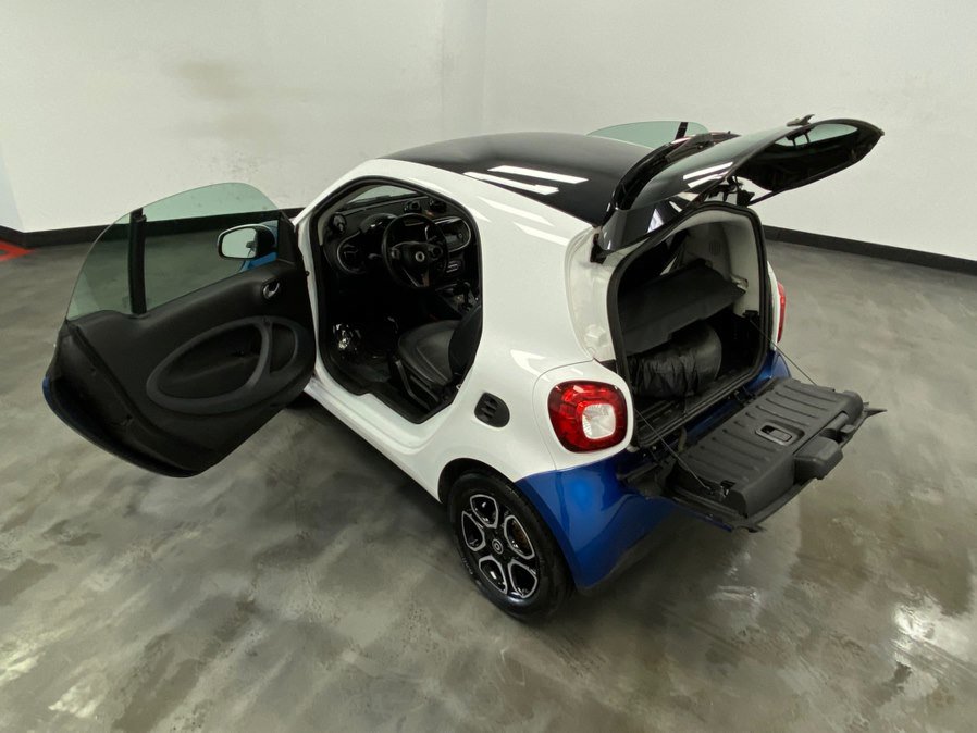 Used 2017 smart fortwo Prime RWD image 41