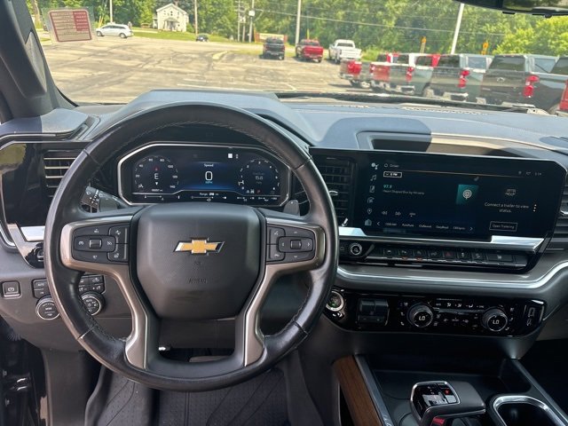 Used 2022 Chevrolet Silverado 1500 High Country w/ Technology Package image 12