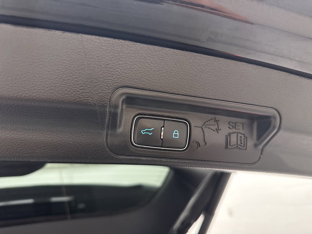 Used 2022 Ford Explorer XLT image 15