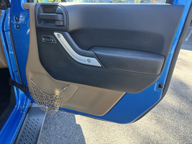 Used 2015 Jeep Wrangler Unlimited Sahara w/ Connectivity Group AWD/4WD image 16