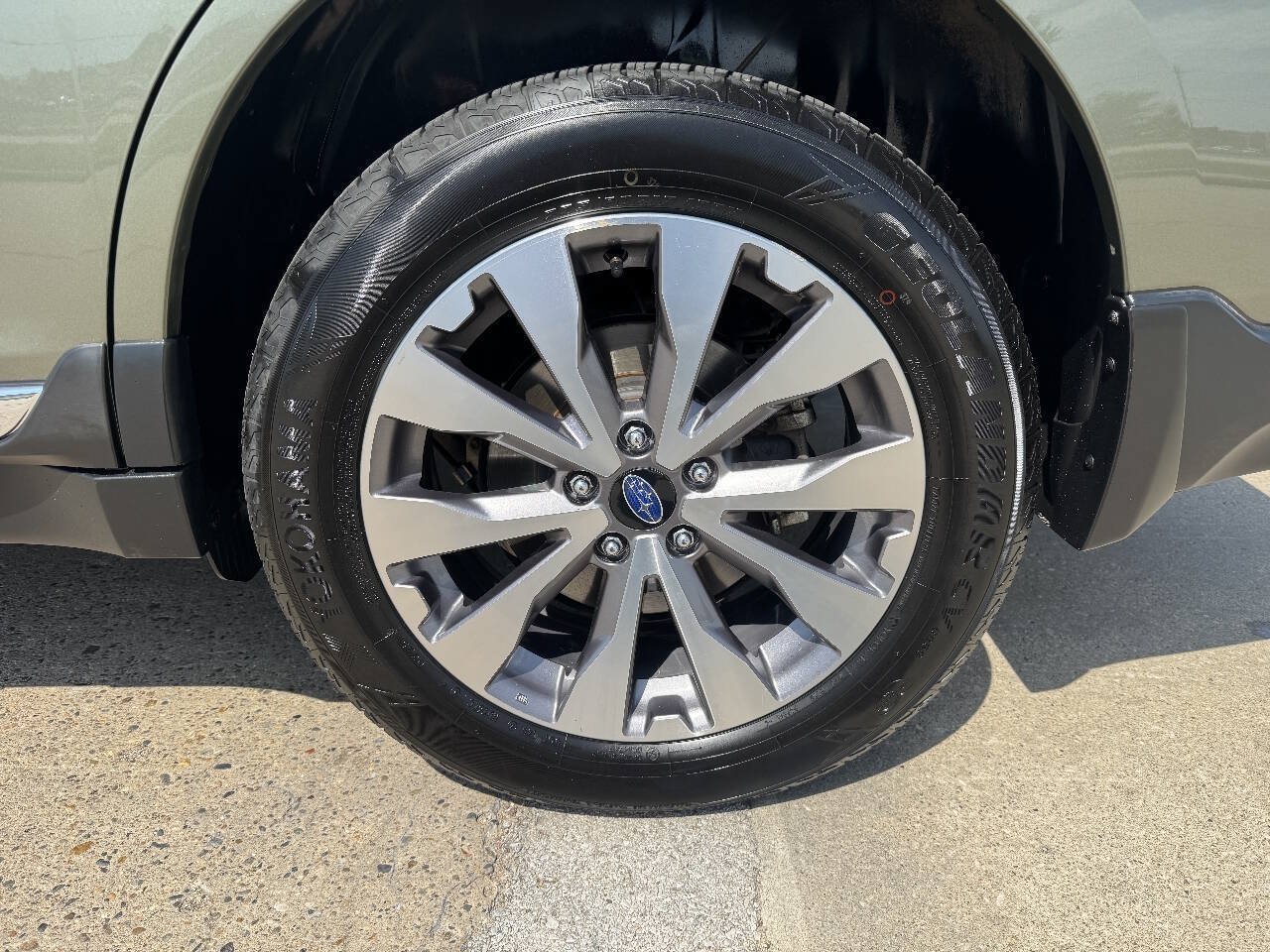 Used 2017 Subaru Outback 3.6R Touring w/ Popular Package #5A AWD/4WD image 9