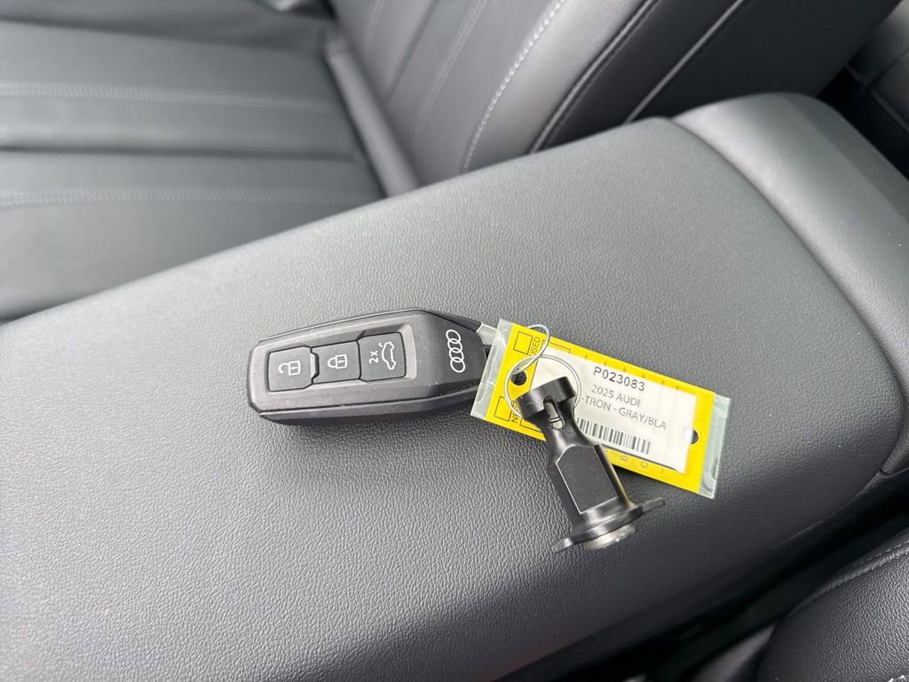 Used 2025 Audi Q6 e-tron Premium Plus w/ Premium Plus image 29