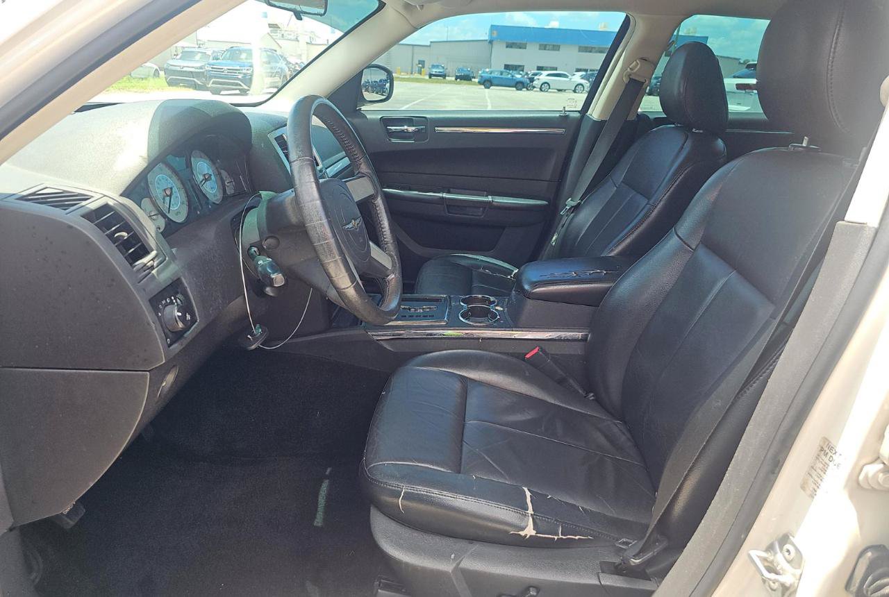 Used 2010 Chrysler 300 Touring RWD image 8