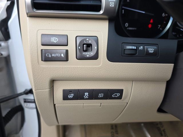 Used 2014 Lexus LX 570 4WD image 29