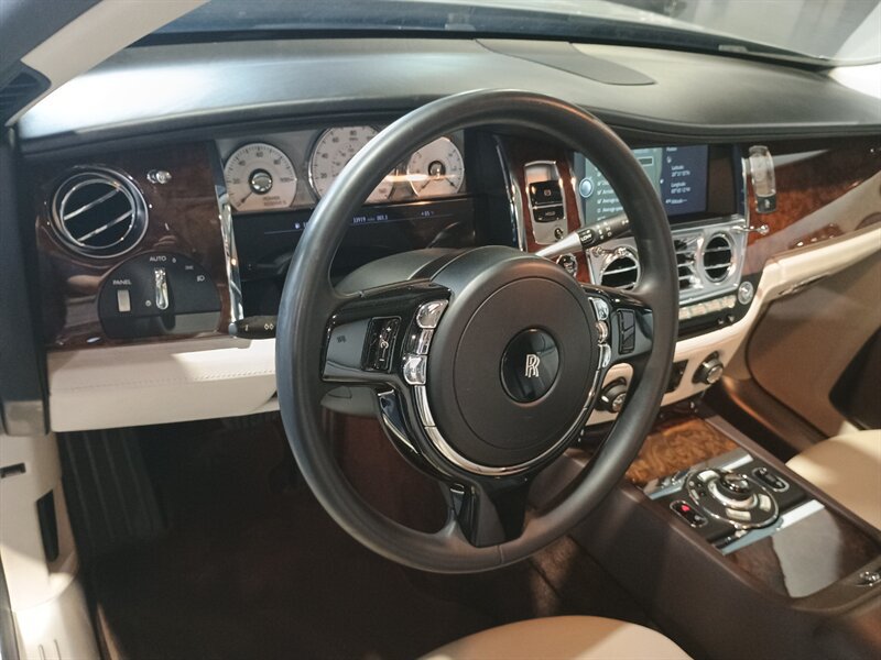 Used 2013 Rolls-Royce Ghost RWD image 22